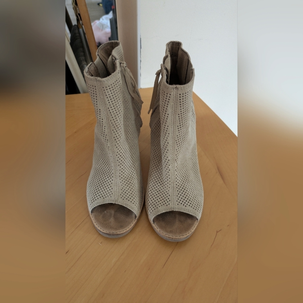 Toms Women's Beige Peep-Toe Ankle Boots